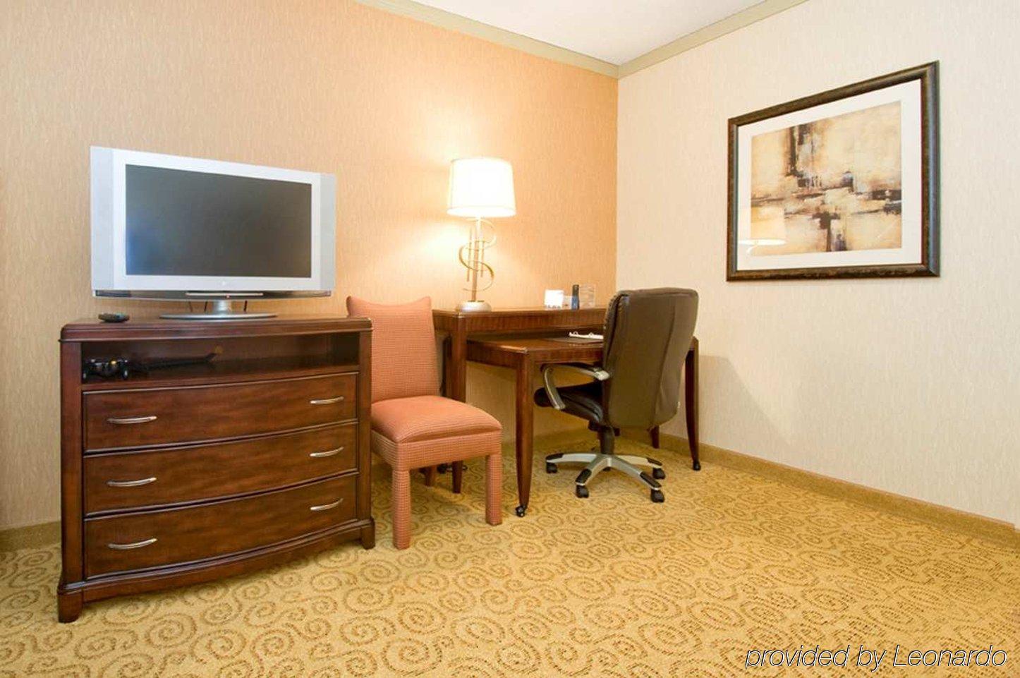 Embassy Suites By Hilton Atlanta Galleria Смирна Номер фото