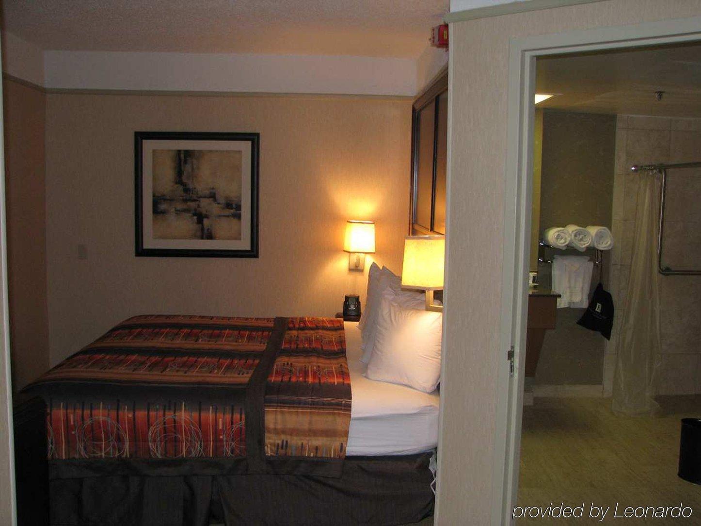 Embassy Suites By Hilton Atlanta Galleria Смирна Номер фото