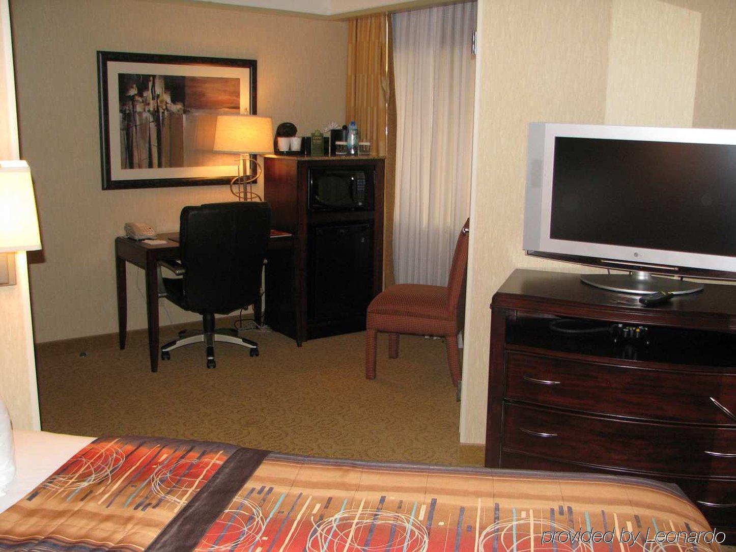 Embassy Suites By Hilton Atlanta Galleria Смирна Номер фото